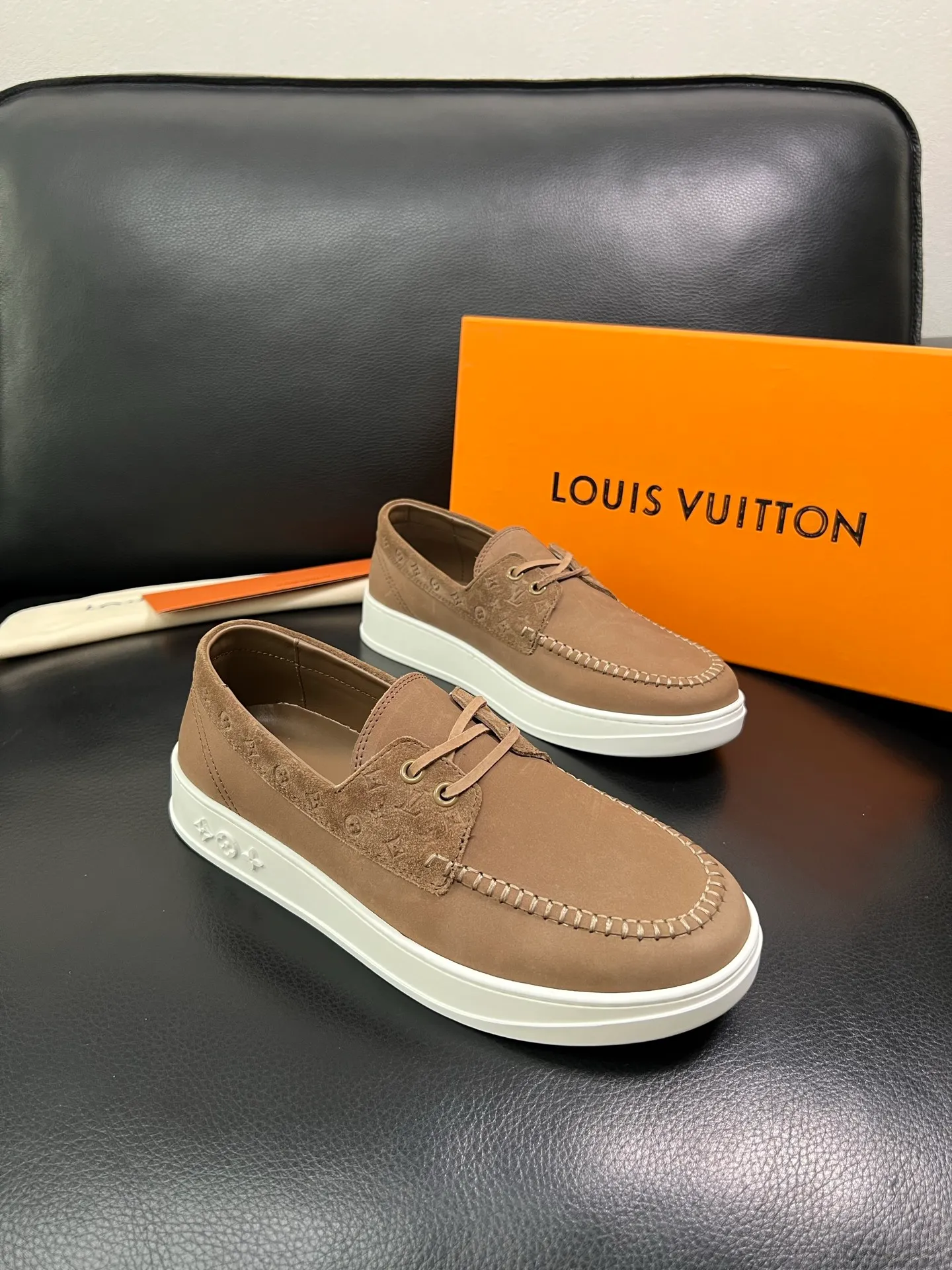 Men's shoes 💰780 Lv top purchasing agent Louis Vuitton, slip-on sports shoes counter synchronization, uppers imported from Italy, high-quality splicing colorful and complex handicrafts, imported cowhide pads are soft and comfortable, soles: original soles specially provided by the original factory, T men's shoes 💰U exclusive movable molded soles are super comfortable, original and single goods, high quality, you can go in and out of the counter at will, welcome to compare, code number 39-44 (customized 38 45)85856
